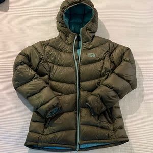 Olive green Mountain hardware 650 down puffer